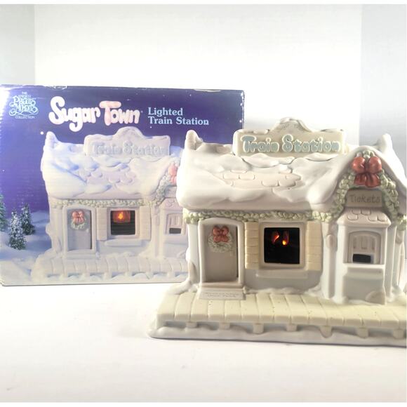 Precious Moments Sugar Town Lighted Train Station Figurine Enesco 150150 1995 - Picture 1 of 16